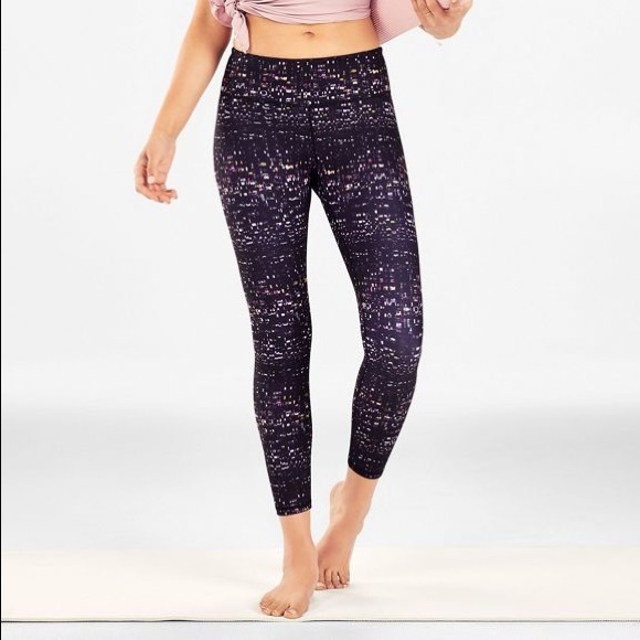 Fabletics two piece tank and pant set - Picture 3 of 8